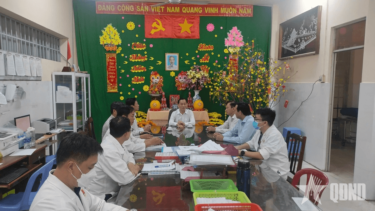 Chủ tịch UBND tỉnh Tiền Giang thăm, chúc Tết Bệnh viện Quân y 120