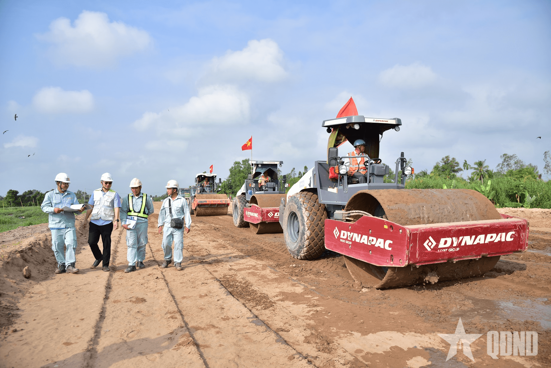 Làm việc xuyên Tết trên tuyến cao tốc Cần Thơ - Cà Mau