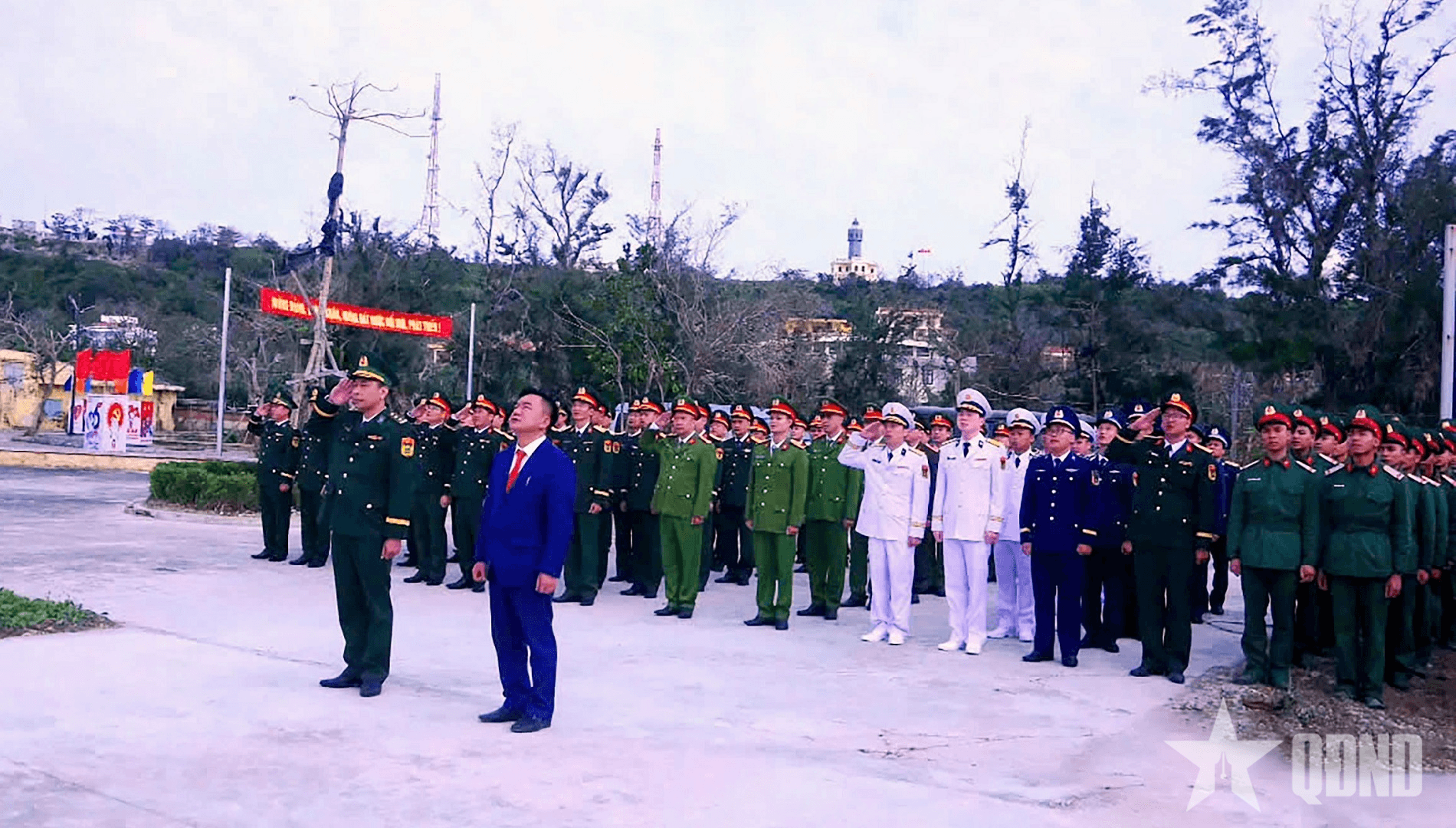 Huyện Bạch Long Vĩ tổ chức lễ chào cờ chủ quyền đầu năm mới Ất Tỵ 2025