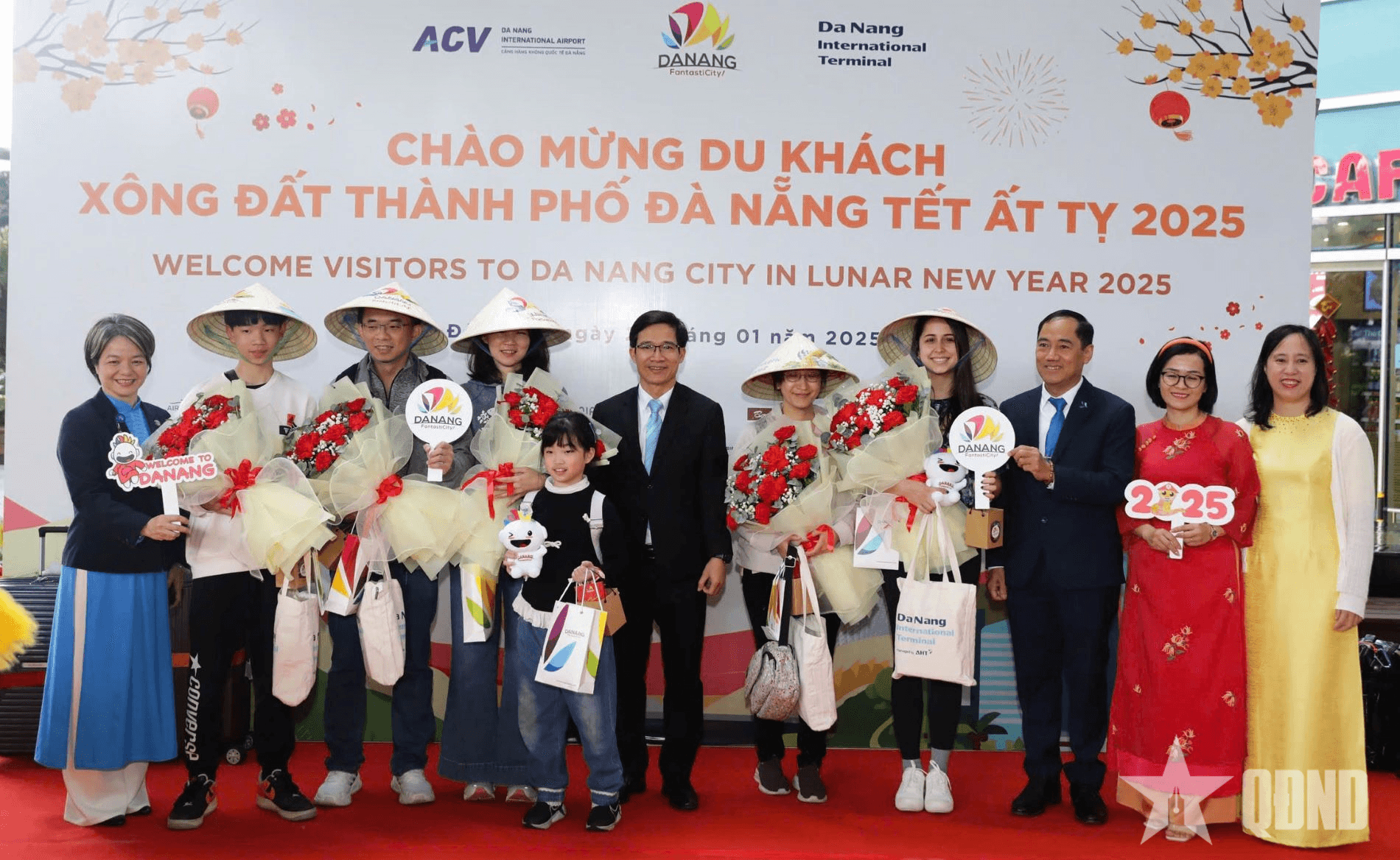 Đà Nẵng nhộn nhịp chào đón du khách quốc tế ngày đầu năm mới