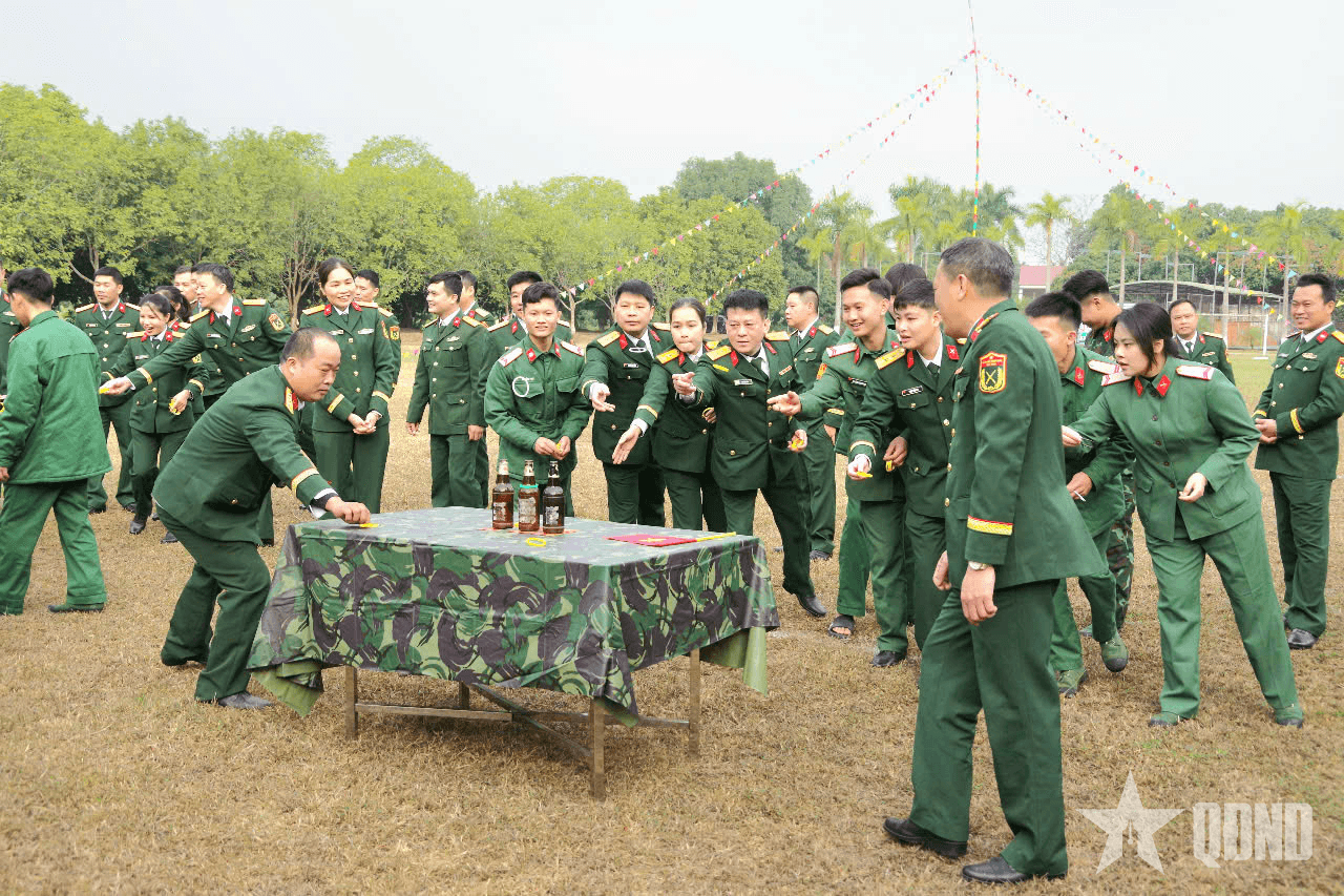 Bộ CHQS tỉnh Tuyên Quang: Vui Tết thắm tình đồng chí, đồng đội