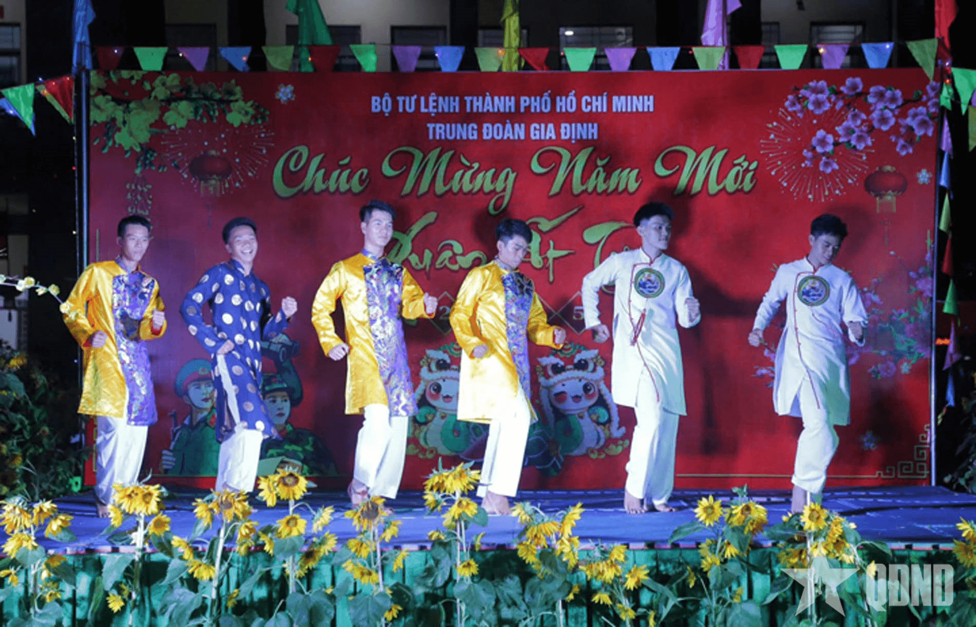 Lực lượng vũ trang TP Hồ Chí Minh sôi nổi hoạt động mừng xuân