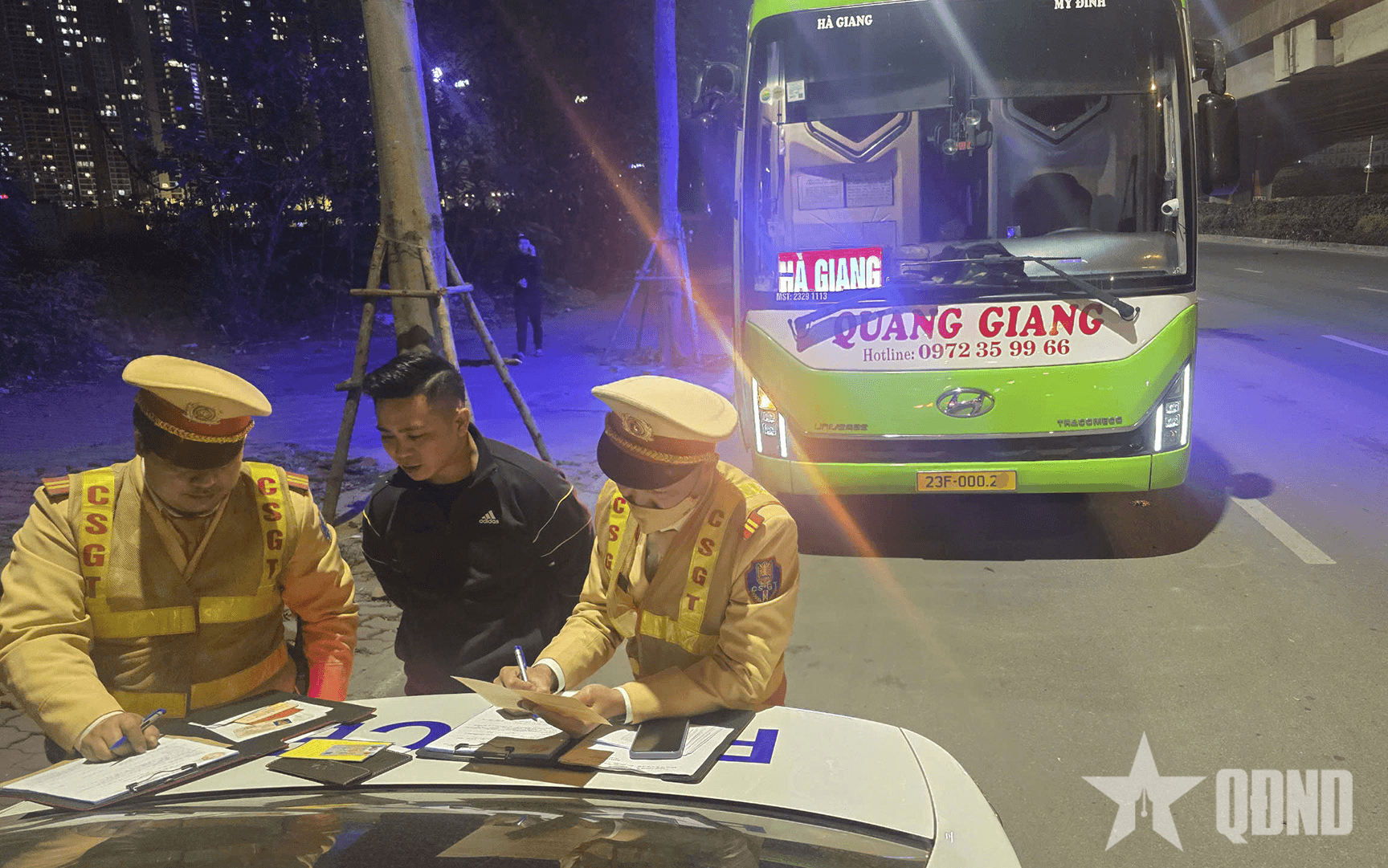 Cảnh sát giao thông TP Hà Nội kiểm soát chặt hoạt động vận tải dịp Tết