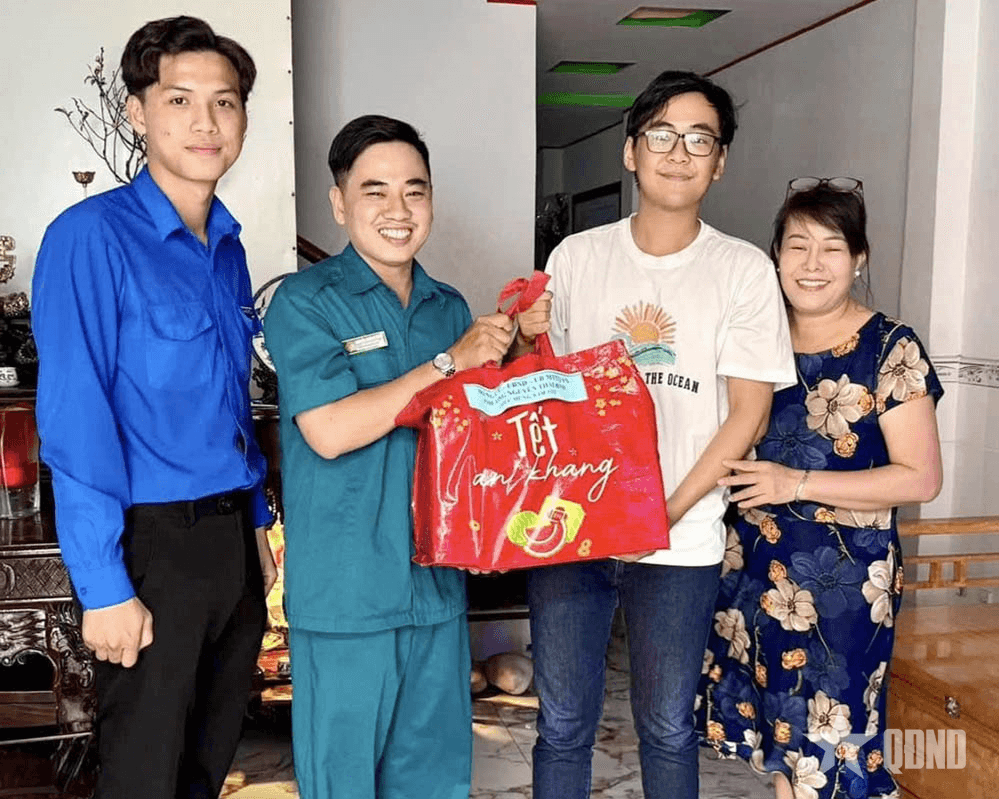 Tết nghĩa tình của thanh niên chuẩn bị nhập ngũ