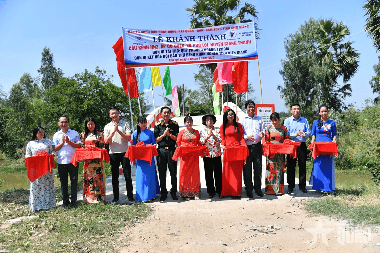 Xuân biên giới ấm tình quân dân
