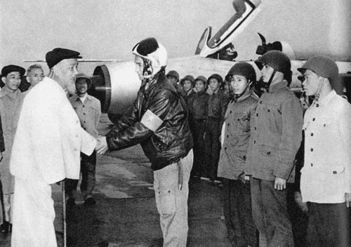 Bác Hồ chúc Tết bộ đội