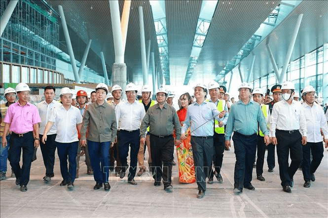 Thủ tướng Phạm Minh Chính kiểm tra, động viên, đôn đốc thi công các dự án hạ tầng giao thông khu vực phía Nam
