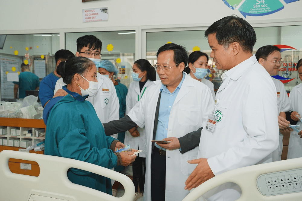 Xuân yêu thương trong Bệnh viện Bạch Mai