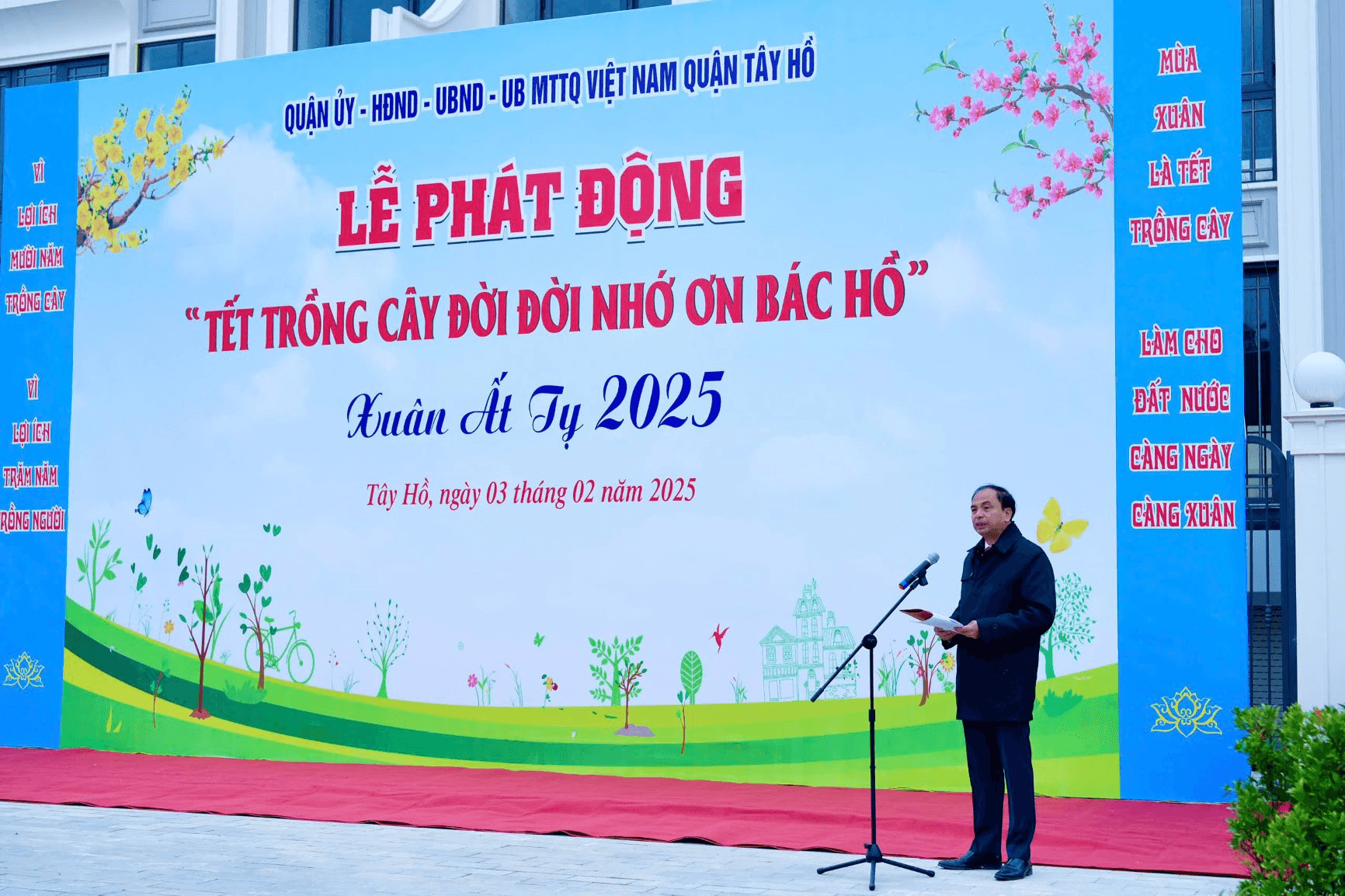 Quận Tây Hồ phát động phong trào “Tết trồng cây đời đời nhớ ơn Bác Hồ”