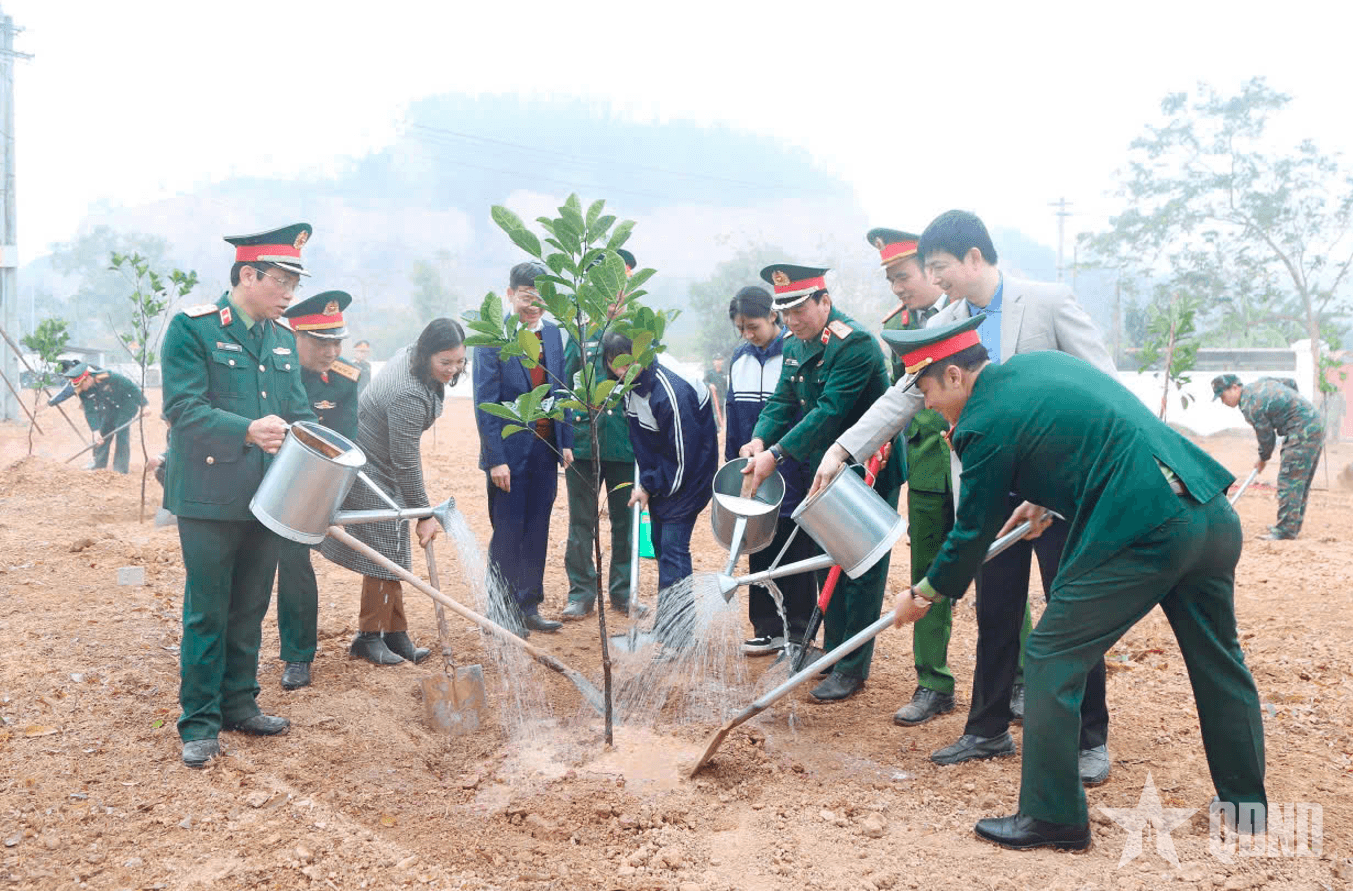 Binh chủng Tăng thiết giáp phát động Tết trồng cây Xuân Ất Tỵ