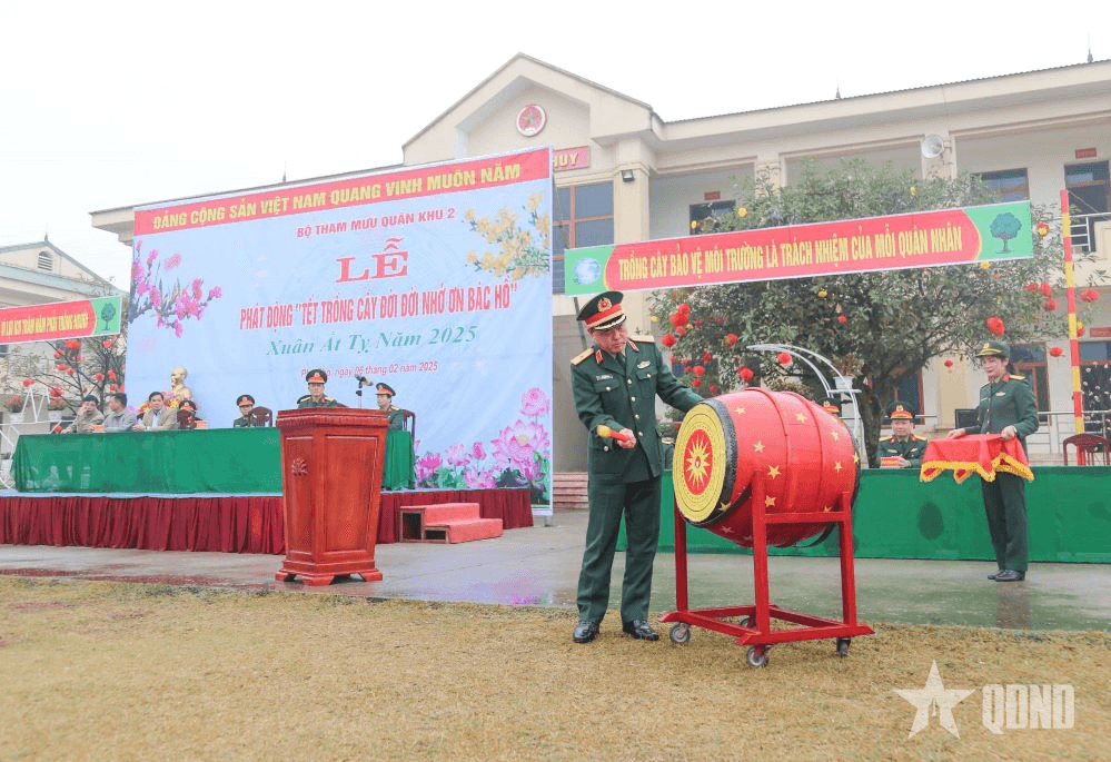 Bộ Tham mưu Quân khu 2 trồng hơn 5.000 cây xanh
