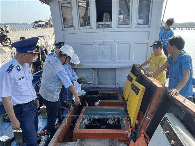 Hỏi - Đáp pháp luật: Mức xử phạt đối với hành vi vi phạm quy định về thiết bị thông tin liên lạc, thiết bị giám sát hành trình trên tàu cá được quy định như thế nào?