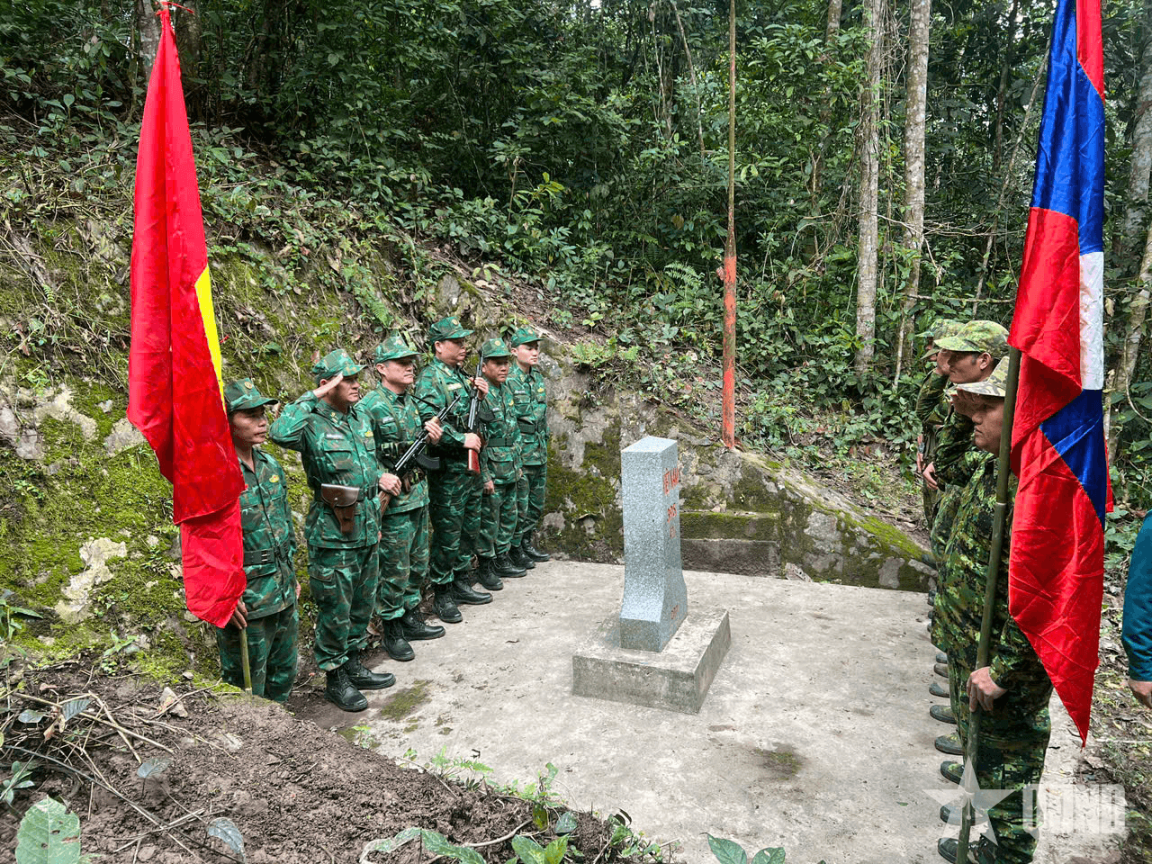Tuần tra song phương biên giới ngày xuân