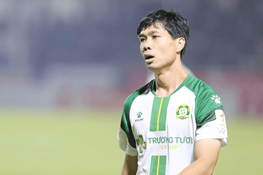 Công Phượng khiến thầy Kim Sang-sik thấp thỏm