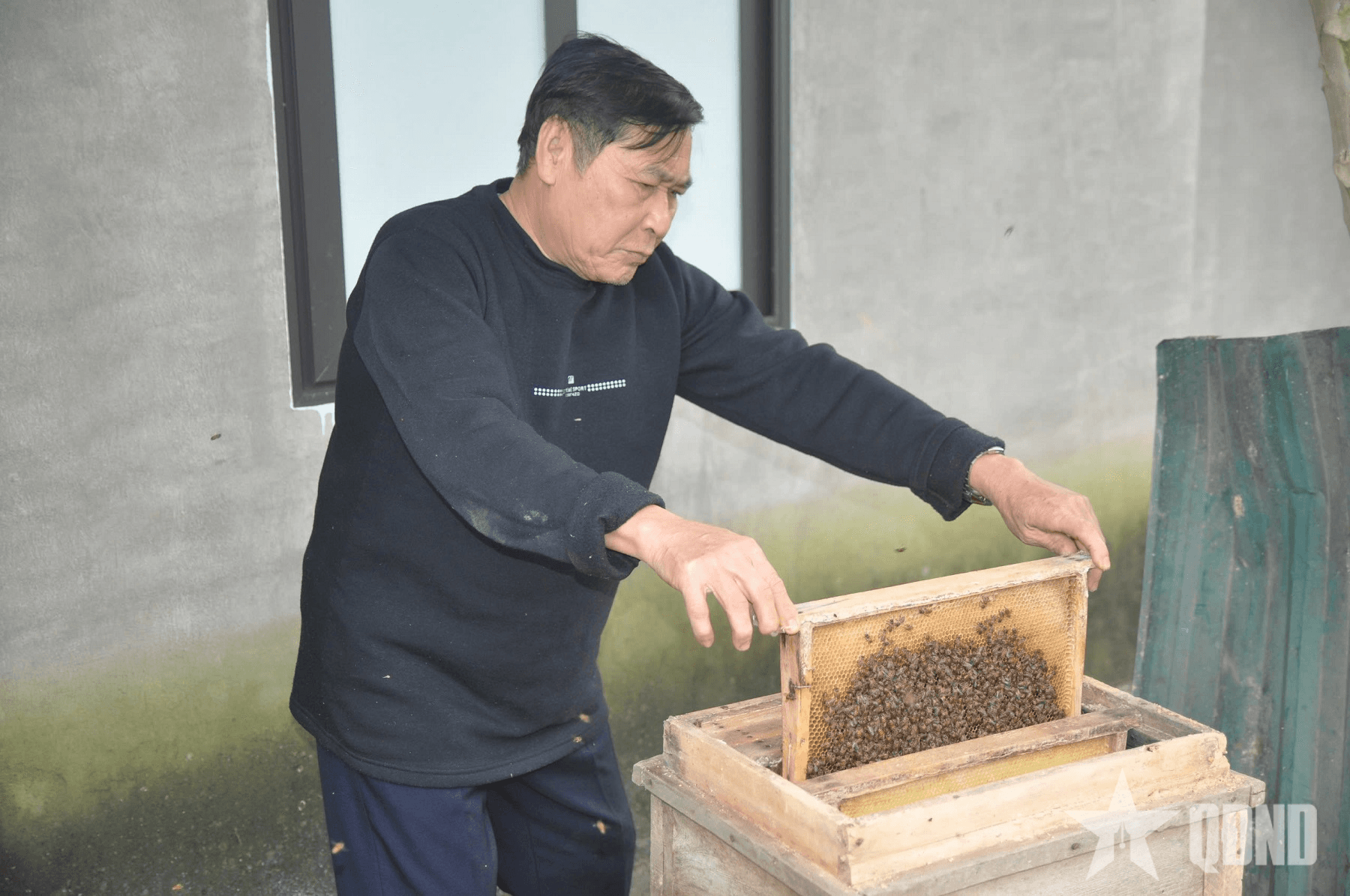 Người "giữ lửa" cho xóm làng