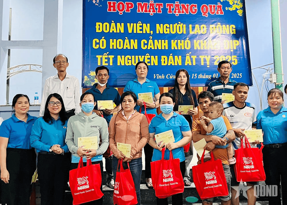 Phối hợp chăm lo, tạo môi trường làm việc thân thiện cho người lao động