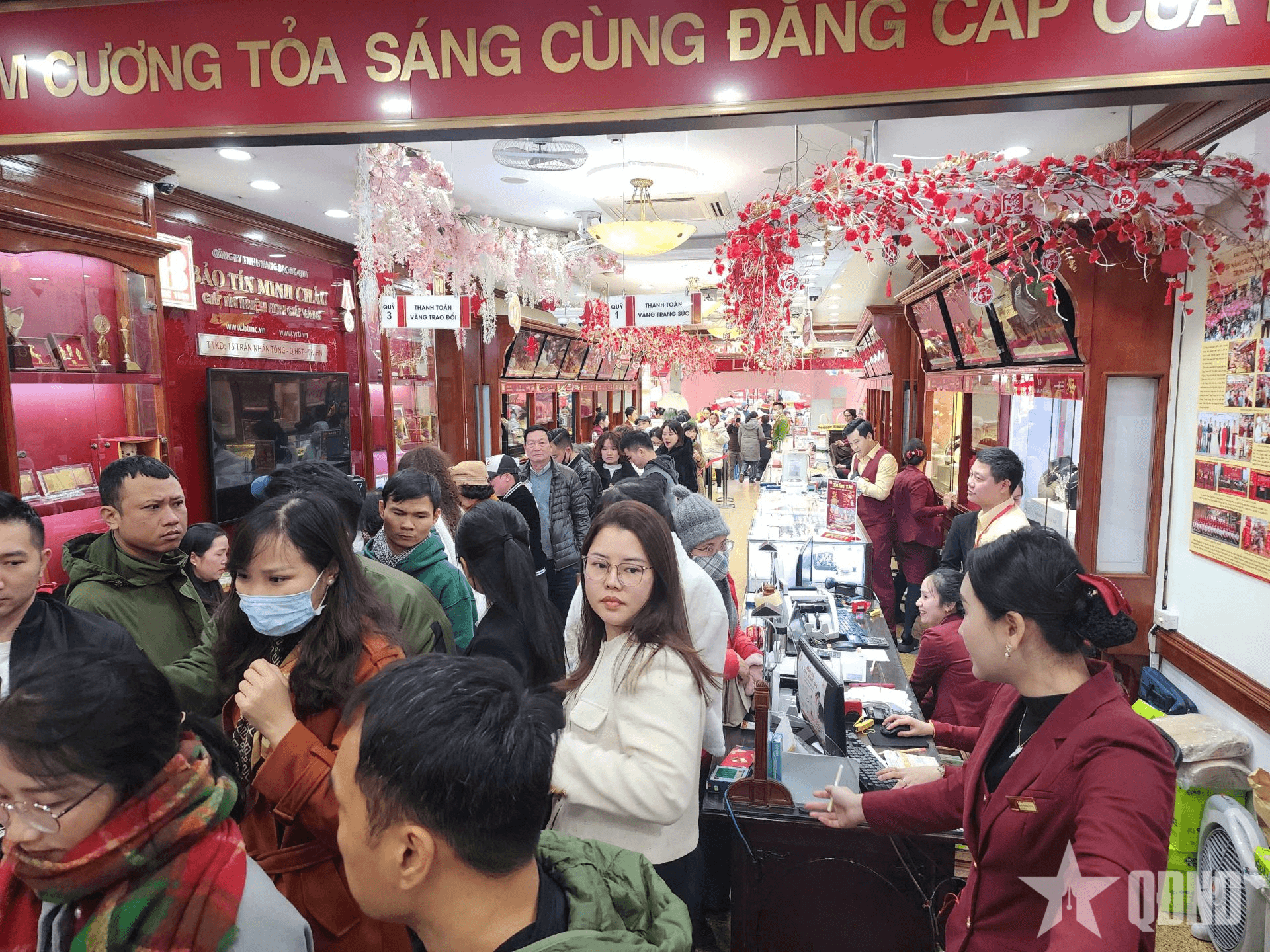 Giá vàng chiều nay (11-2): Tiếp tục đà tăng mạnh