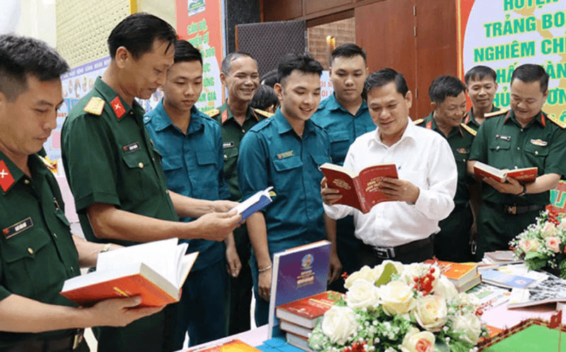 Quân khu 7: Đa dạng hình thức tuyên truyền, phổ biến pháp luật
