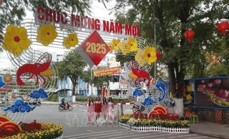 Nhìn thẳng-Nói thật: Mặt trái của du lịch Tết quá đà