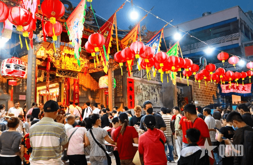 Rộn ràng sắc màu Tết Nguyên tiêu