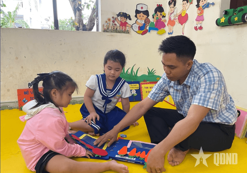Người con dân tộc Ra Glai ở Trường Sa