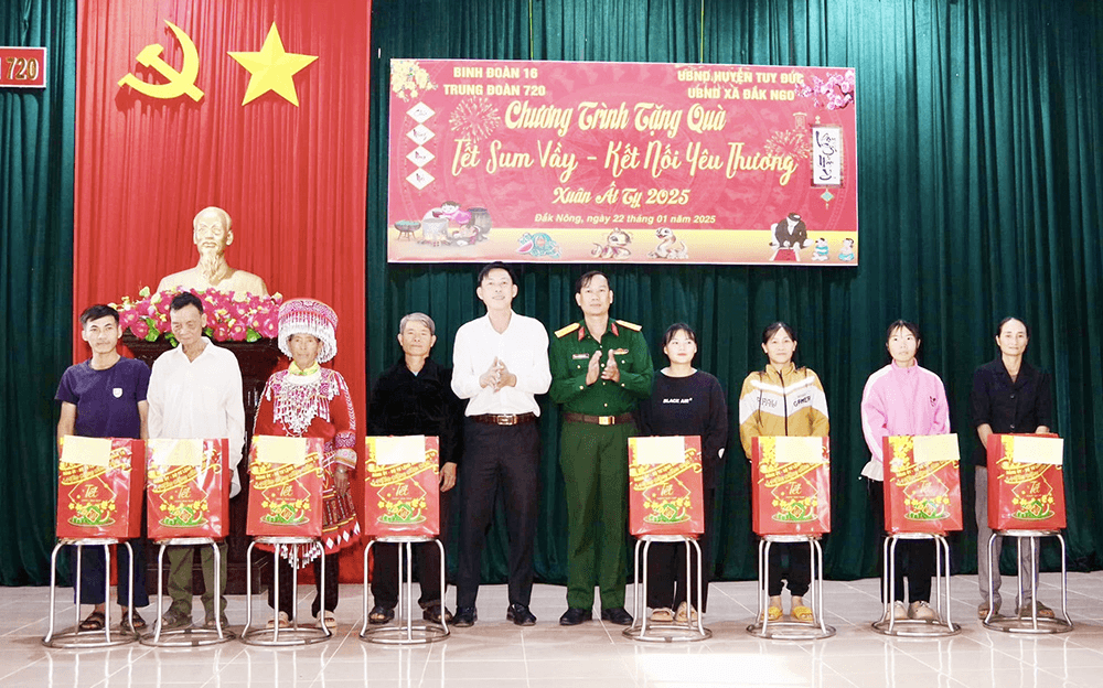 Bản Mông ghi sâu nghĩa tình bộ đội Trung đoàn 720