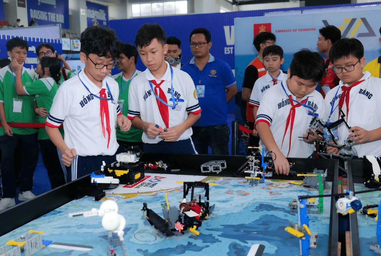 Lộ diện 2 đại diện Việt Nam tham gia sân chơi robot lớn nhất thế giới