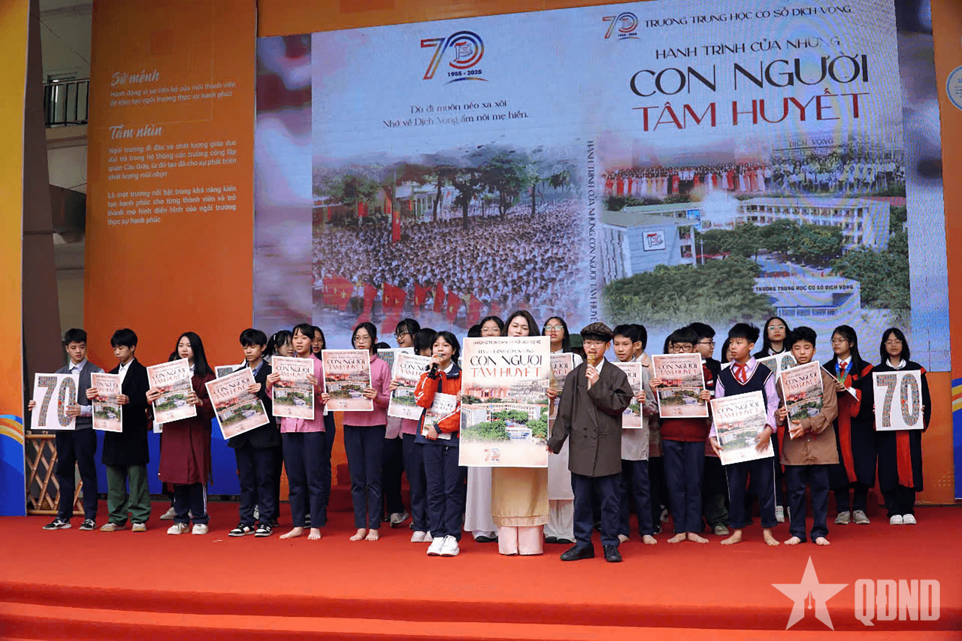 Ra mắt cuốn sách “Hành trình của những người tâm huyết”