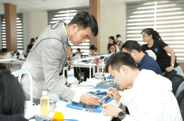 Hợp tác quốc tế để mở rộng cơ hội nghiên cứu cho sinh viên