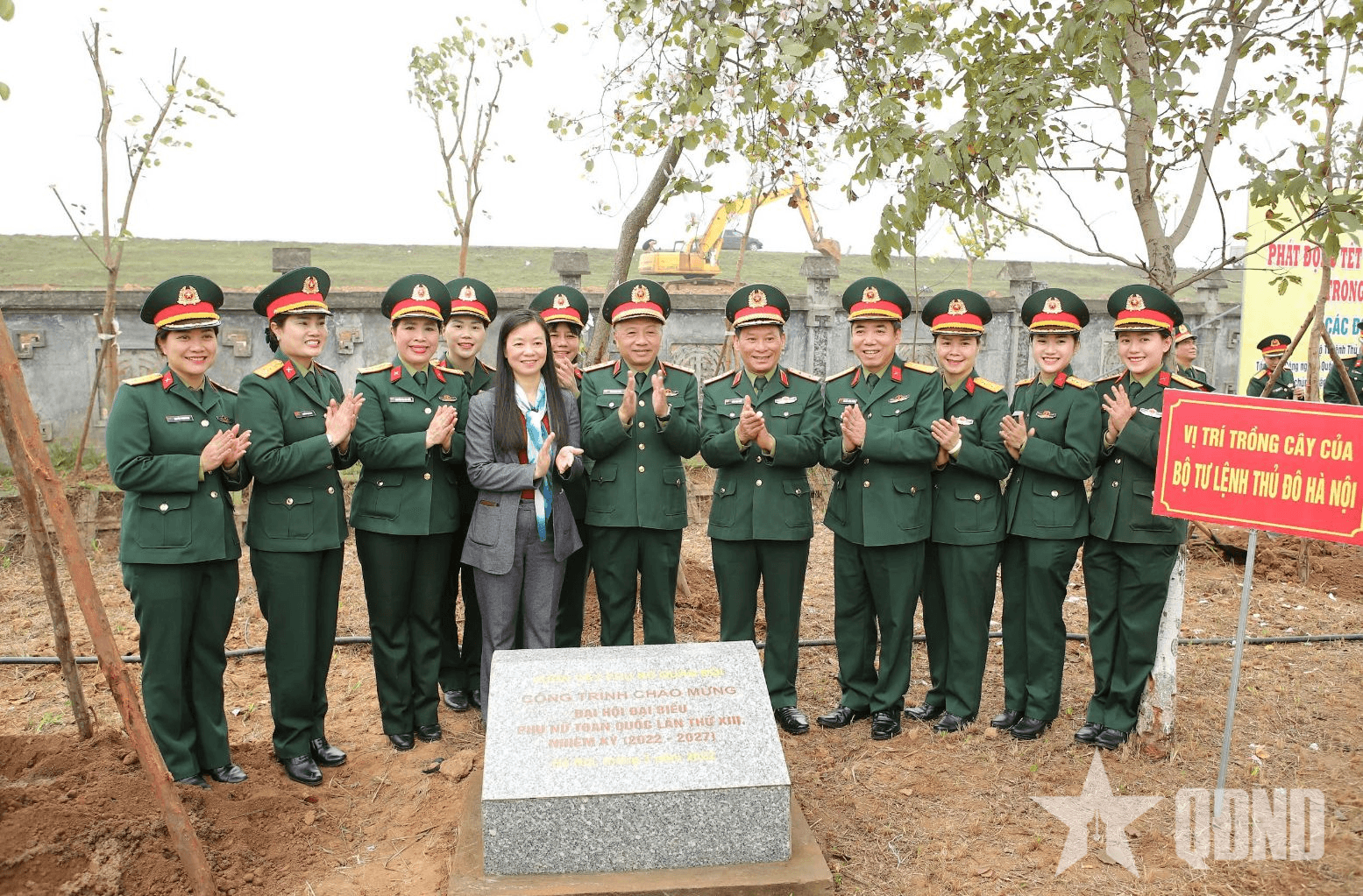 Phụ nữ Quân đội dâng hương báo công, phát động Tết trồng cây “Đời đời nhớ ơn Bác Hồ” năm 2025