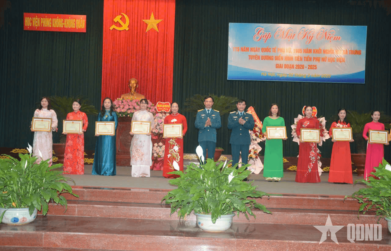 Học viện Phòng không - Không quân tổ chức gặp mặt nhân Ngày Quốc tế Phụ nữ