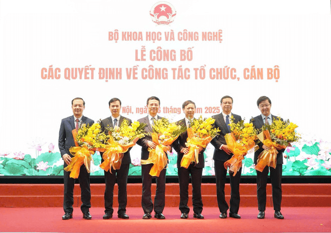Bộ Khoa học và Công nghệ công bố các quyết định về tổ chức, cán bộ sau hợp nhất
