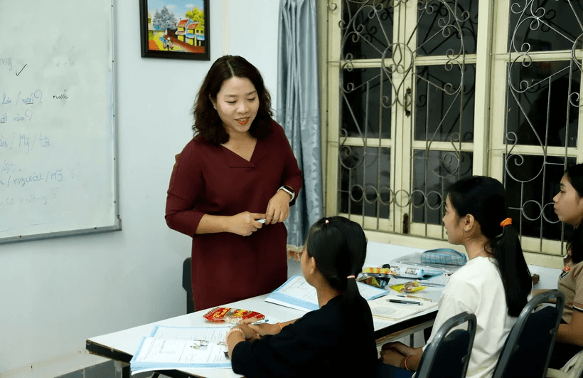Tuyển chọn 32 giáo viên Việt Nam đi dạy tiếng Việt tại Lào nhiệm kỳ 2025-2027
