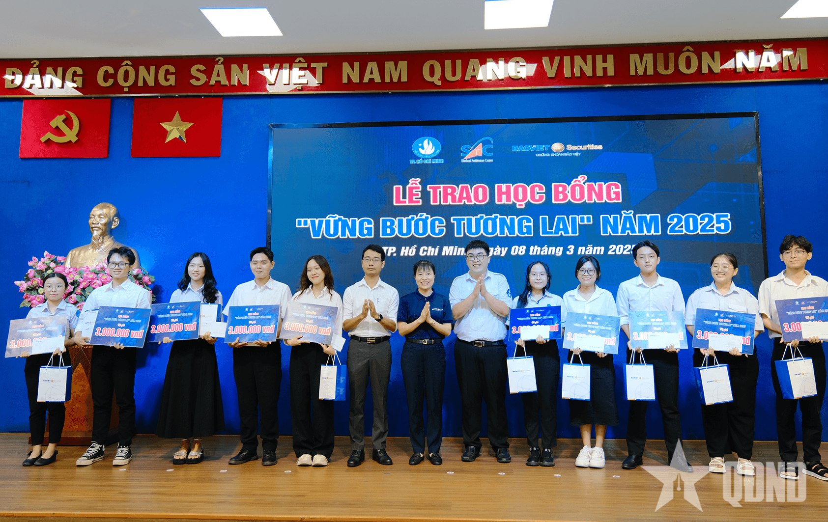TP Hồ Chí Minh: Trao học bổng “Vững bước tương lai” tặng sinh viên