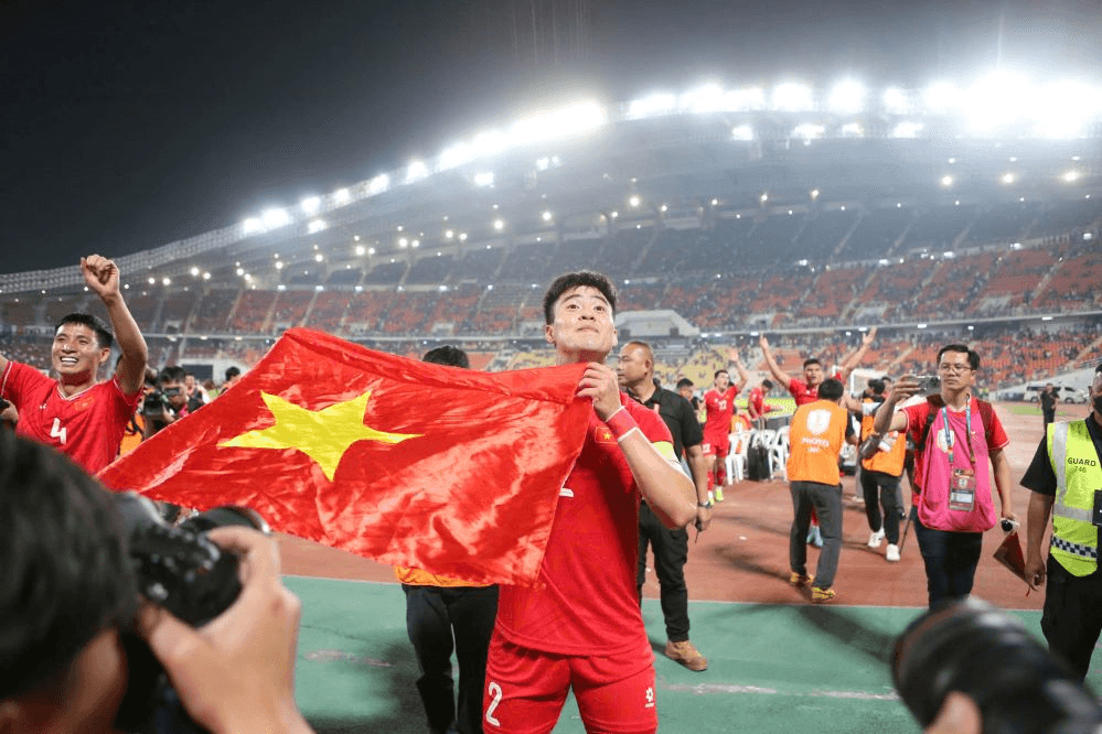 Tấm gương bền bỉ