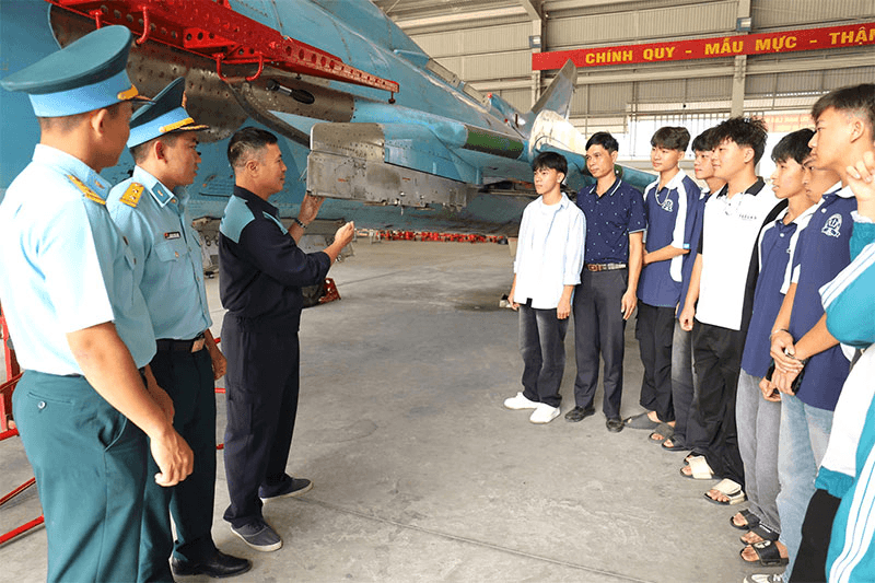 Điều kiện tuyển sinh vào Trường Sĩ quan Không quân như nào?