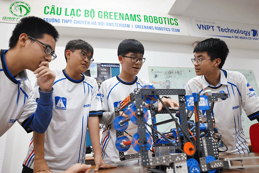 Tự tin bước ra đấu trường robot quốc tế