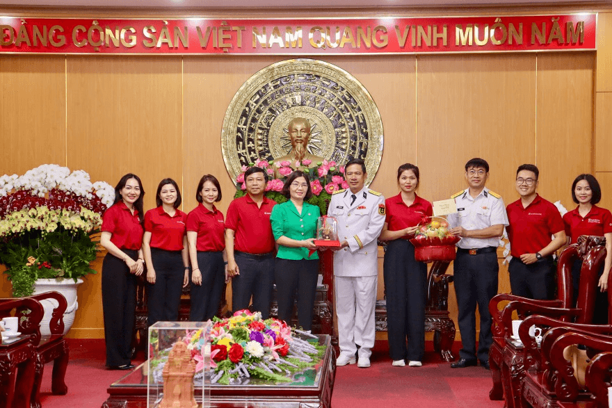 Agribank và hành trình mang “Tết ấm” tới chiến sĩ vùng 4 Hải quân