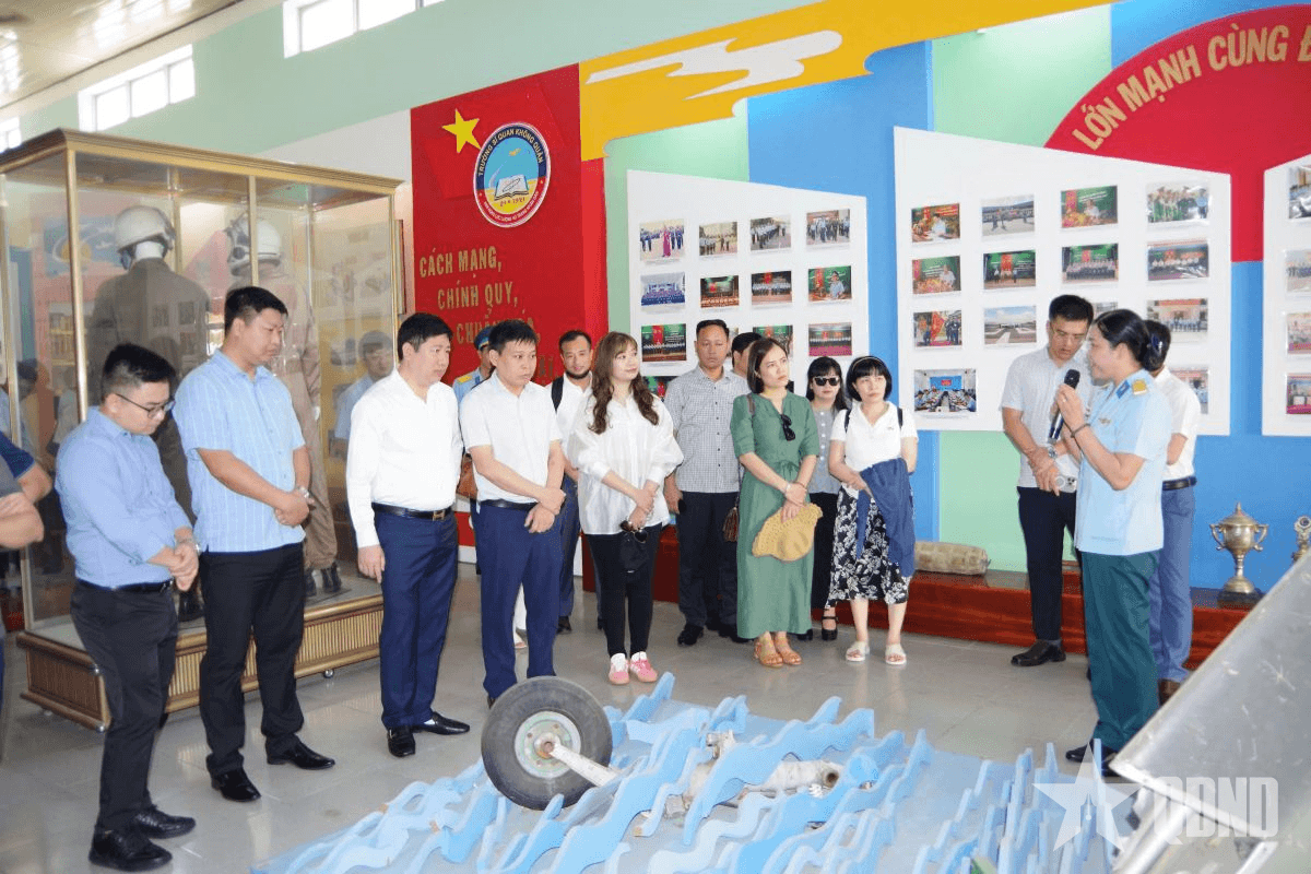 Học viện Chính trị quốc gia Hồ Chí Minh tổ chức đoàn nghiên cứu thực tế tại Trường Sĩ quan Không quân