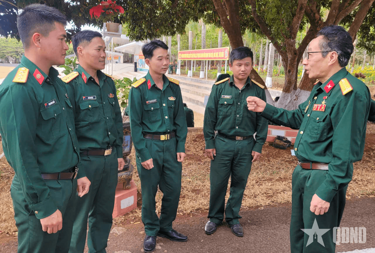 Chất Đảng, chất lính, chất đời của người anh hùng