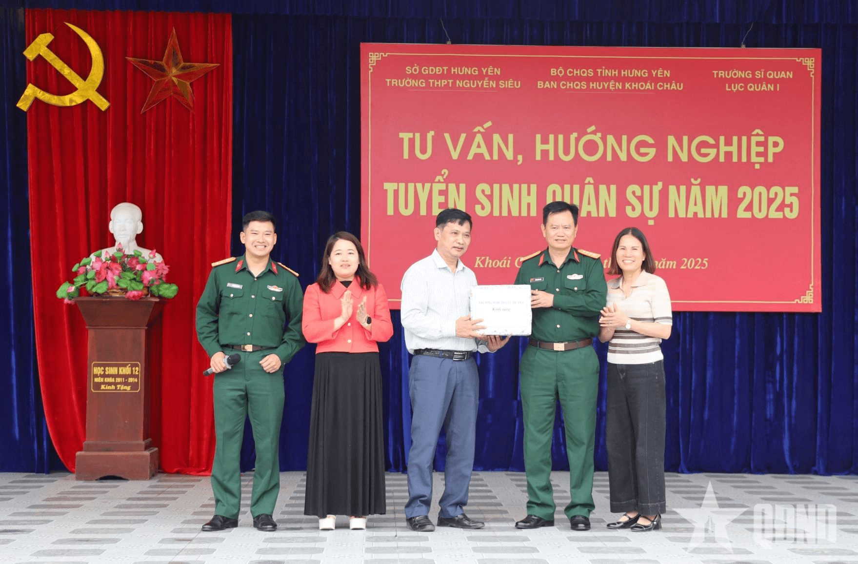 Trường Sĩ quan Lục quân 1 tuyên truyền, hướng nghiệp tuyển sinh quân sự tại huyện Khoái Châu