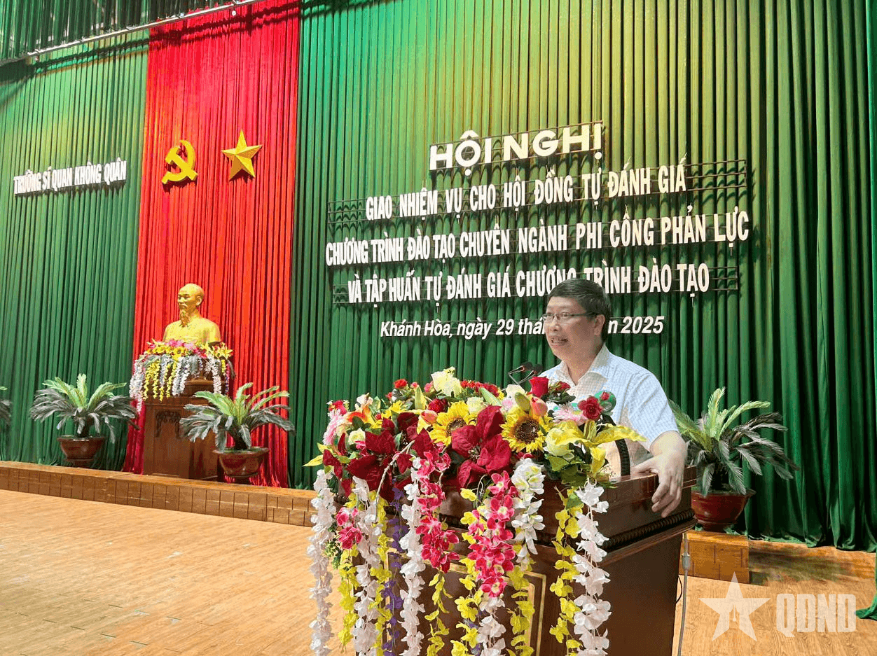 Trường Sĩ quan Không quân: Giao nhiệm vụ và tập huấn tự đánh giá chương trình đào tạo