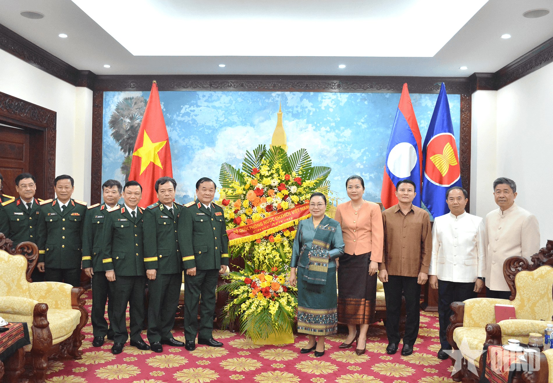 Bộ Quốc phòng Việt Nam chúc Tết cổ truyền Bunpimay của Lào
