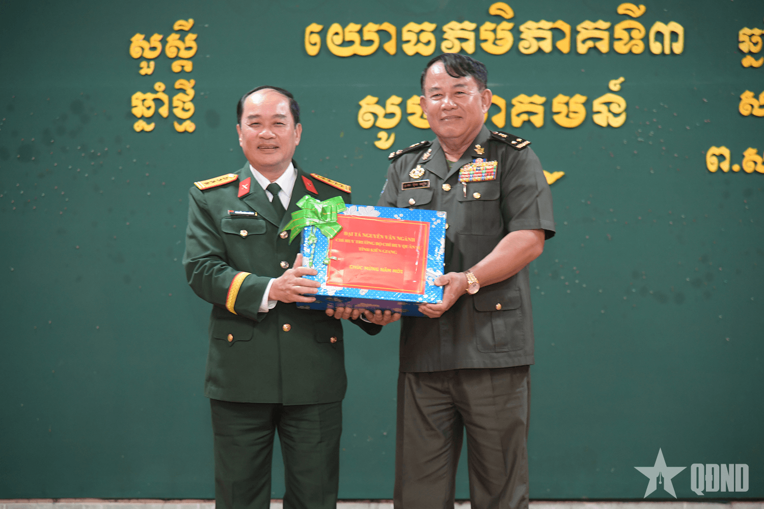 Bộ CHQS tỉnh Kiên Giang thăm, chúc mừng Tết cổ truyền Chol Chnam Thmay các đơn vị Quân đội Hoàng gia Campuchia