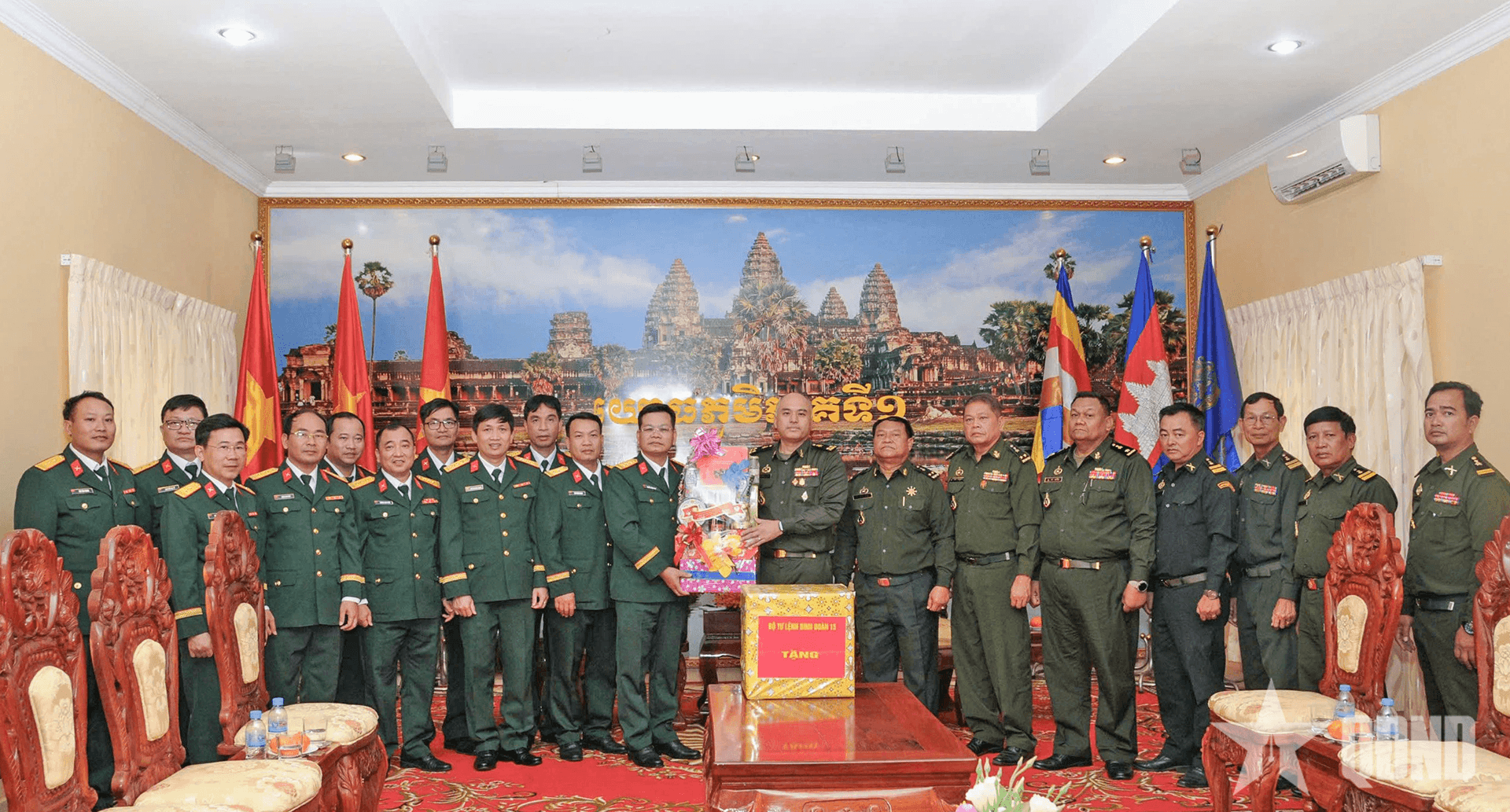 Binh đoàn 15 thăm, chúc Tết Chol Chnam Thmay tại Campuchia