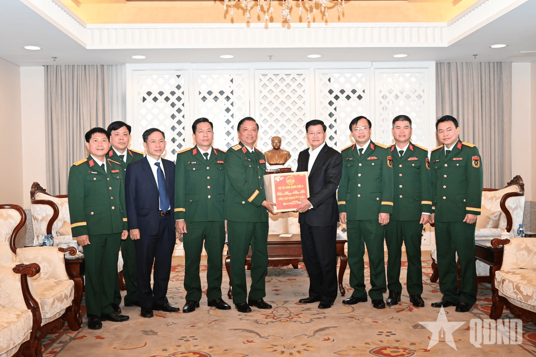 Bộ tư lệnh Quân khu 4 thăm, chúc Tết Bunpimay lãnh đạo Đảng, Nhà nước Lào