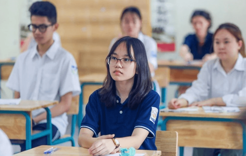 “Phí giữ chỗ” vào lớp 10