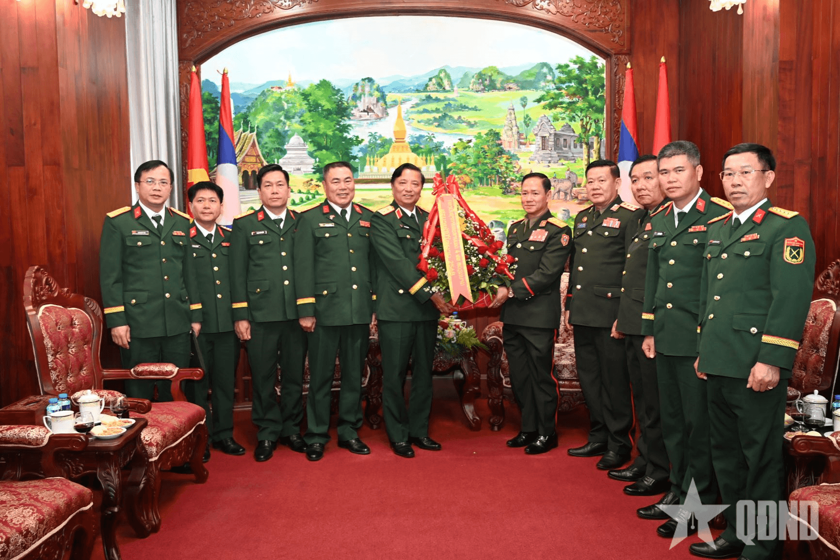 Bộ tư lệnh Quân khu 4 chúc tết Bunpimay lãnh đạo Bộ Quốc phòng Lào