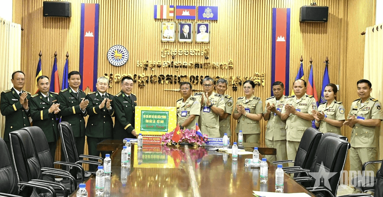 Bộ đội Biên phòng Đắk Lắk thăm và chúc Tết lực lượng vũ trang tỉnh Mondulkiri, Campuchia