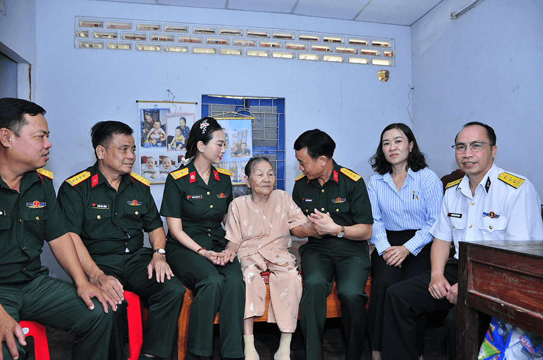 Nhiều hoạt động tri ân nhân kỷ niệm 50 năm Ngày giải phóng miền Nam, thống nhất đất nước